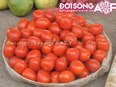 Theo nhiều nông dân ở một số địa phương ngoại thành Hà Nội; Hưng Yên thì, cà chua cũng là loại rau quả bị giấm bằng loại thuốc này. Theo nhiều nông dân ở một số địa phương ngoại thành Hà Nội; Hưng Yên thì, cà chua cũng là loại rau quả bị giấm bằng loại thuốc này.