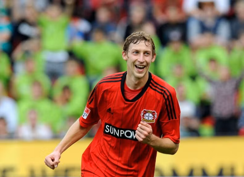 10. Stefan Kiessling: Ngay trước khi Bundesliga bước vào kì nghỉ, Kiessling đã nã pháo liên tục cho Leverkusen. 4 bàn trong 3 trận giúp Kiessling có tổng cộng 12 bàn và đang dẫn đầu danh sách ghi bàn của giải đấu. Kiessling đang là một trong những ứng cử viên hàng đầu cho danh hiệu Cầu thủ xuất sắc nhất mùa giải, bên cạnh Franck Ribery và Thomas Muller. 10. Stefan Kiessling: Ngay trước khi Bundesliga bước vào kì nghỉ, Kiessling đã nã pháo liên tục cho Leverkusen. 4 bàn trong 3 trận giúp Kiessling có tổng cộng 12 bàn và đang dẫn đầu danh sách ghi bàn của giải đấu. Kiessling đang là một trong những ứng cử viên hàng đầu cho danh hiệu Cầu thủ xuất sắc nhất mùa giải, bên cạnh Franck Ribery và Thomas Muller.