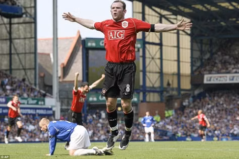 2006-07: Sau 3 mùa không cúp, United chơi một mùa 2006/07 rất thuyết phục và đã vượt qua Chelsea của Jose Mourinho sau khi đánh bại Man City trong lúc Chelsea bị Arsenal cầm hòa. 2006-07: Sau 3 mùa không cúp, United chơi một mùa 2006/07 rất thuyết phục và đã vượt qua Chelsea của Jose Mourinho sau khi đánh bại Man City trong lúc Chelsea bị Arsenal cầm hòa.