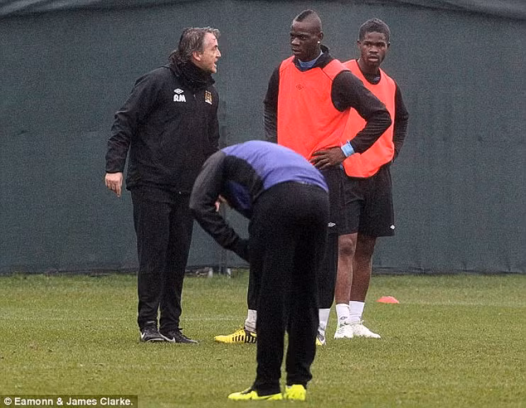 Đây không phải lần đầu tiên Balotelli gây sự trên sân tập, nhưng là lần đầu tiên Balotelli gây hấn với chính HLV của mình.