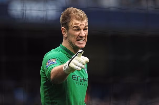 Thủ môn – Joe Hart: Do đặc thù vị trí mà các thủ môn thường không chạy nhanh, nhưng Hart là một trường hợp đặc biệt. Hãy nhập từ khóa “Joe Hart sprint back” lên hộp tìm kiếm của YouTube.