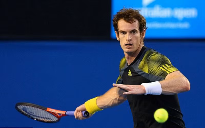 Trong set 1, bất chấp Djokovic là người giao bóng trước, Murray duy trì rất tốt thế trận và buộc đối thủ vào loạt tie-break. Đến đây, Murray ăn 4 điểm liên tiếp trước khi thắng loạt tie-break 7-2, kết thúc set 1 7-6.