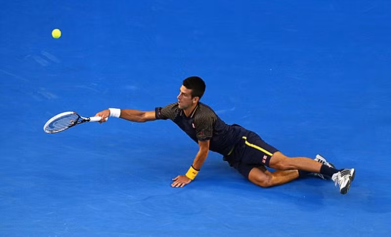 Sau khi giành breal, Novak Djokovic giành chiến thắng trong 3 ván liên tiếp để dẫn 5-1. Andy Murray cố gắng gỡ lại 2-5 và đã dẫn trước 30-0 ở ván 8, nhưng Djokovic nhanh chóng gỡ hòa 30-30 trước khi đánh bại Murray, kết thúc set 4 với tỷ số 6-2.