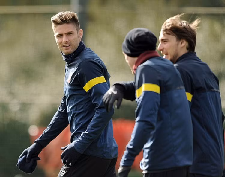 Olivier Giroud đã sẵn sàng để đá trung phong cắm, sau khi thử nghiệm với Walcott của Wenger ở trận lượt đi thất bại. Olivier Giroud đã sẵn sàng để đá trung phong cắm, sau khi thử nghiệm với Walcott của Wenger ở trận lượt đi thất bại.
