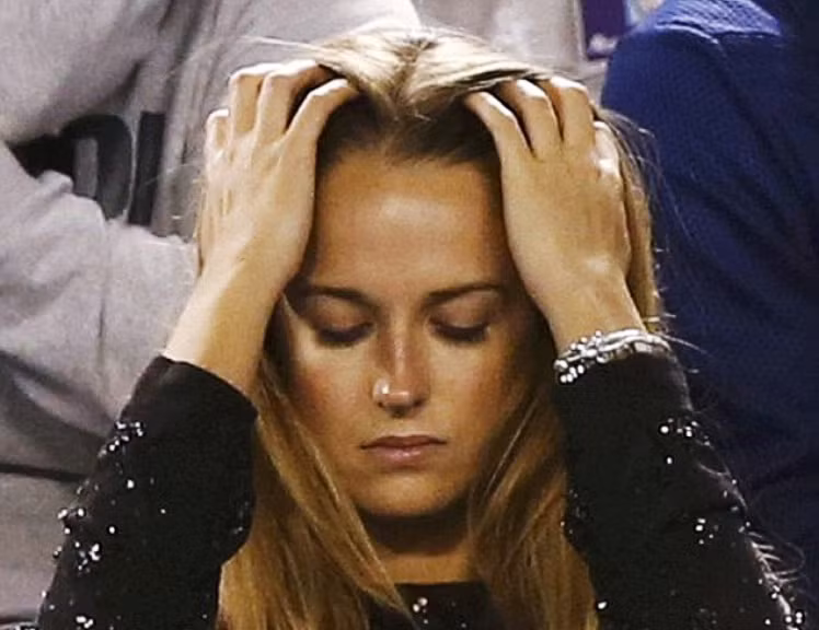 Kim Sears thể hiện nỗi thất vọng khi Murray bắt đầu thất thế.