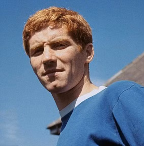 Alan Ball, cầu thủ trẻ nhất của đội tuyển Anh vô địch World Cup 1966. Alan Ball, cầu thủ trẻ nhất của đội tuyển Anh vô địch World Cup 1966.