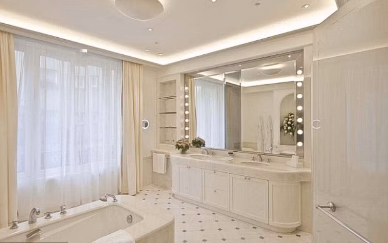 Phòng tắm lớn mang phong cách spa. Phòng tắm lớn mang phong cách spa.