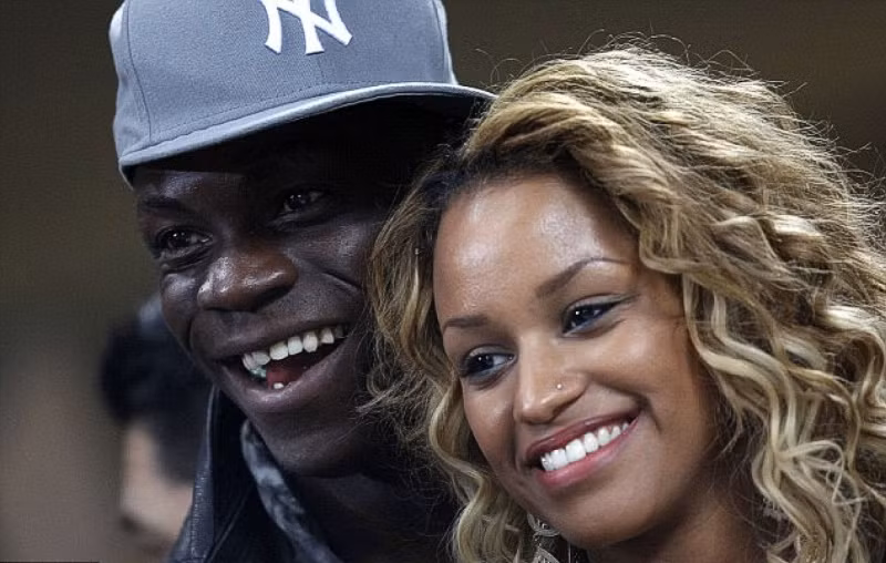 Balotelli không thể ra sân do đã thi đấu ở Champions League cho Man City. Balotelli không thể ra sân do đã thi đấu ở Champions League cho Man City.