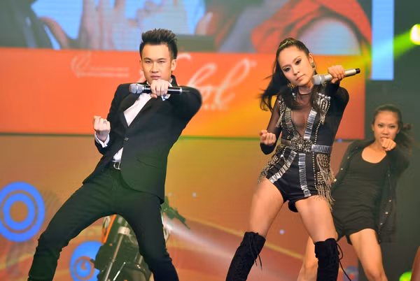 Thanh Thúy và Dương Triệu Vũ trình bày lại ca khúc 'Anh không cần', từng được họ hát trong một đêm thi 'Cặp đôi hoàn hảo' gần đây. Tiết mục được tái hiện gần như 100% như bài dự thi, nhưng vẫn khiến nhiều khán giả thích thú. Thanh Thúy và Dương Triệu Vũ trình bày lại ca khúc 'Anh không cần', từng được họ hát trong một đêm thi 'Cặp đôi hoàn hảo' gần đây. Tiết mục được tái hiện gần như 100% như bài dự thi, nhưng vẫn khiến nhiều khán giả thích thú.