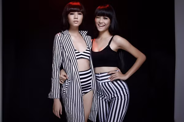 Xuất hiện khá lâu trong làng thời trang nhưng chưa năm nào họa tiết sọc đen trắng lại 'hot' như năm nay. Được sử dụng trên rất nhiều trang phục như blazer, sơ mi, áo thun, quần âu, quần short, sọc đen trắng giúp tôn vẻ thanh lịch, sành điệu cho phái đẹp.