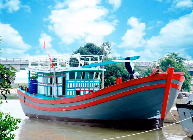Hình ảnh chiếc tàu dịch vụ hầu cần nghề cá do Vietcombank Vinh đầu tư vốn - nguồn ảnh Vietcombank