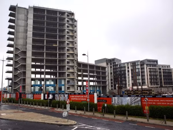 Sandyford (Ireland) Một loạt công trình xây dựng dang dở đang bị bỏ hoang ở Sandyford. Ở quốc gia có giá đất đắt nhất châu Âu này còn tới hơn 600 khu bất động sản vẫn chưa thể hoàn thành. Sandyford (Ireland) Một loạt công trình xây dựng dang dở đang bị bỏ hoang ở Sandyford. Ở quốc gia có giá đất đắt nhất châu Âu này còn tới hơn 600 khu bất động sản vẫn chưa thể hoàn thành.