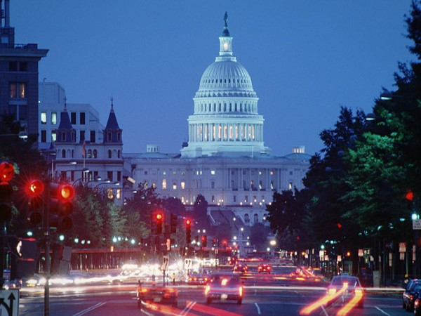 Washington UHNW: 2.300 người Với khoảng 5,6 triệu dân, cứ 2.435 cư dân sống ở thủ đô của nước Mỹ thì có một người sở hữu tài sản trên 30 triệu USD. Những tỷ phú nổi bật nhất ở đây là David Rubenstein (đồng sáng lập Tập đoàn Carlyle), Steven và Mitchell Rales của Danaher Corp, Daniel Snyder (người sở hữu hãng Redskins).