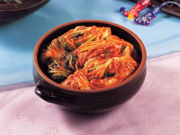 Kimchi (Hàn Quốc) Không có món ăn nào khiến bạn tỉnh hẳn vào buổi sáng bằng món kinchi. Kimchi là loại dưa muối (thường là củ cải hoặc bắp cải xanh) được trộn với gừng, tỏi và ớt đỏ. Kimchi (Hàn Quốc) Không có món ăn nào khiến bạn tỉnh hẳn vào buổi sáng bằng món kinchi. Kimchi là loại dưa muối (thường là củ cải hoặc bắp cải xanh) được trộn với gừng, tỏi và ớt đỏ.