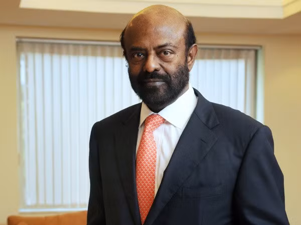 12. Shiv Nadar – 5 tỷ USD Shiv Nadar là người đồng sáng lập ra Tập đoàn HCL và cổ đông lớn của HCL Technologies, một công ty công nghệ toàn cầu. Sự giàu có của Nadar có giảm một chút so với năm ngoái, chủ yếu là do sự sụt giảm trong cổ phần của ông ở HCL Technologies.