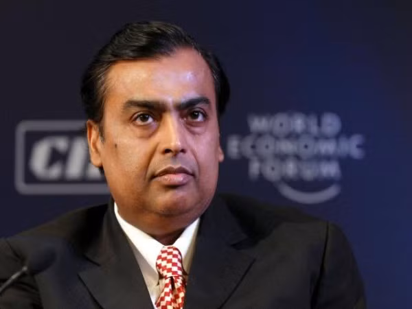 1. Mukesh Ambani – 22,3 tỷ USD Ông là người thừa kế tài sản thứ hai của Dhirubhai Ambani cùng với em trai Anil Ambani (đứng thứ 7 trong danh sách). Cũng giống nhiều tỷ phú khác, do tình hình kinh tế khó khăn nên giá trị tài sản của ông cũng giảm gần 5 tỷ USD so với năm 2011.