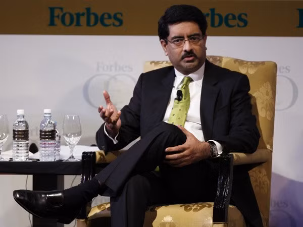 6. Kumar Birla – 8 tỷ USD Birla là chủ tịch của Aditya Birla Group, một tập đoàn sản xuất nhôm (lớn nhất ở châu Á), đồng, carbon đen, xi măng, phân bón… Birla đã liên tục đứng trong danh sách những người giàu nhất Ấn Độ từ năm 1995 khi ông tiếp quản công ty do sự ra đi đột ngột của cha mình.