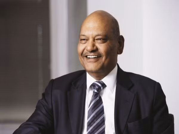 15. Anil Agarwal – 3,4 tỷ USD Tỷ phú Anil Agarwal là người sáng lập ra Vedanta Resources, một tập đoàn khai thác mỏ và kim loại được niêm yết trên sàn chứng khoán London. Từ năm ngoái, của sự giàu có Agarwal đã giảm đáng kể bởi cổ phiếu của Vedanta đã mất hơn một nửa giá trị. Điều này đã khiến cho tài sản của vị tỷ phú kim loại này giảm từ 6,4 tỷ USD xuống còn 3,4 tỷ USD.