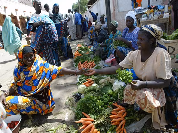 8. N’ Djamena (Chad) Một cốc cà phê: 3,32 USD Một Gallon xăng: 6,55 USD Nhật báo quốc tế: 6,85 USD Đồ ăn nhanh: 25,18 USD N'Djamena vốn và các trung tâm kinh tế của đất nước châu Phi Chad. Lý do chính khiến chi phí sinh hoạt ở đây đắt đỏ là sự khó khăn trong việc tìm kiếm chỗ ở phù hợp và an toàn cho người nước ngoài, làm cho những nơi có sẵn vô cùng tốn kém.