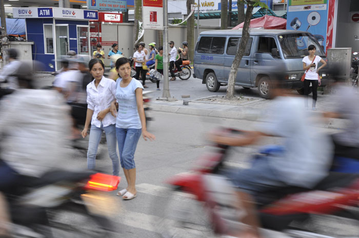 Việc chấp hành luật an toàn giao thông là trách nhiệm của tất cả mọi người.