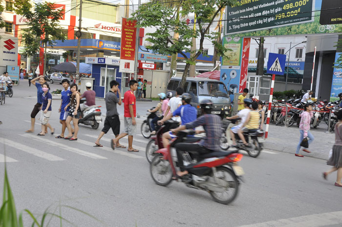 Lộn xộn trong cách sang đường… rất dễ gây tai nạn