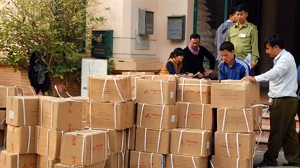 Bắt giữ 29 tấn bột ngọt, ô mai không rõ nguồn gốc tuồn vào Hà Nội.