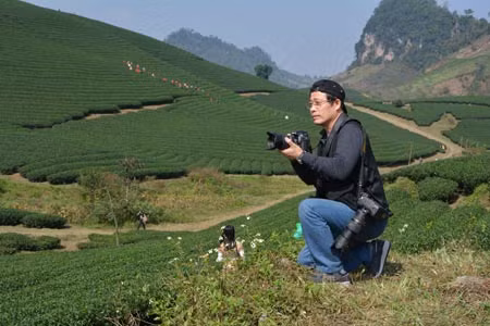 Ngoài thời gian dành cho nghiệp kinh doanh vàng, ông Vũ Minh Châu còn chia sẻ mình trong những đam mê khác nhau: làm từ thiện, làm thuốc Đông y, làm thơ và chụp ảnh.