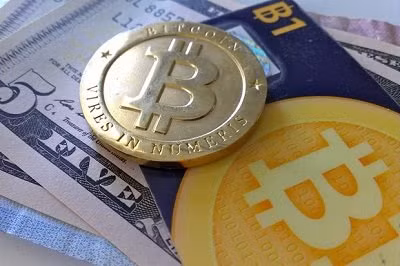 Hiện nay, tiền Bitcoin có giá 1.200 USD.