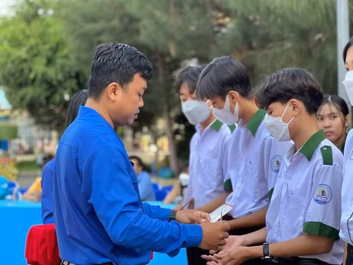 thay-son-hoang-huy.jpg