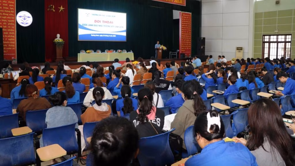 Hoạt động đối thoại sinh viên của Trường Đại học Quảng Nam để tháo gỡ những khó khăn. (Ảnh: website nhà trường) Hoạt động đối thoại sinh viên của Trường Đại học Quảng Nam để tháo gỡ những khó khăn. (Ảnh: website nhà trường)
