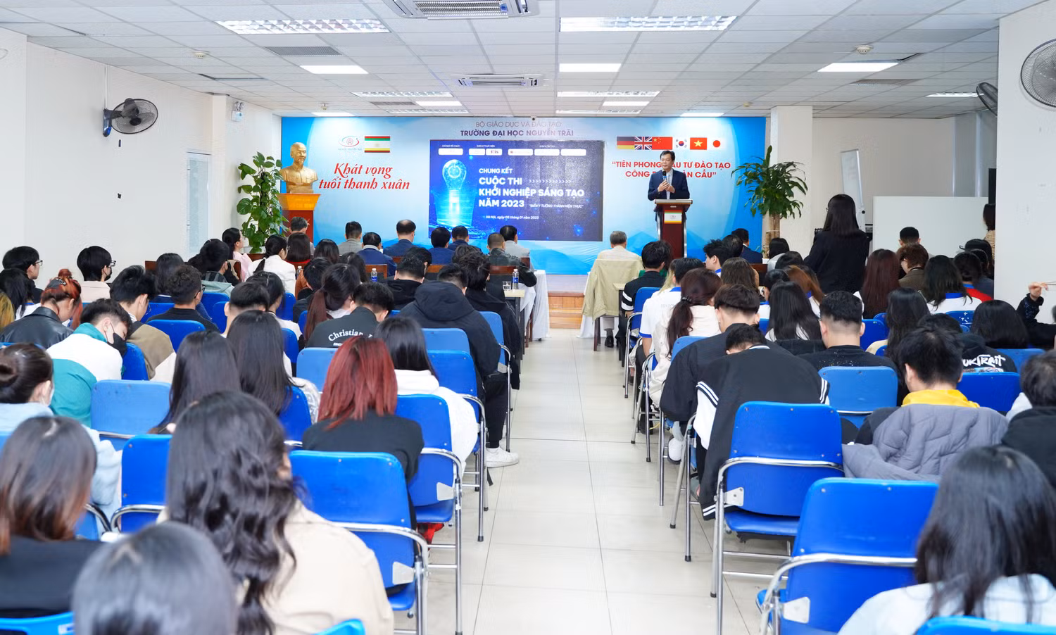 Toàn cảnh chung kết Cuộc thi Khởi nghiệp sáng tạo năm 2023 với chủ đề “Biến ý tưởng thành hiện thực”. Toàn cảnh chung kết Cuộc thi Khởi nghiệp sáng tạo năm 2023 với chủ đề “Biến ý tưởng thành hiện thực”.