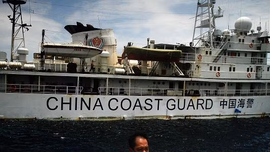 Tàu Hải cảnh Trung Quốc liều lĩnh áp sát tàu công vụ Việt Nam với thái độ thách thức, đe dọa. Tàu Hải cảnh Trung Quốc liều lĩnh áp sát tàu công vụ Việt Nam với thái độ thách thức, đe dọa.