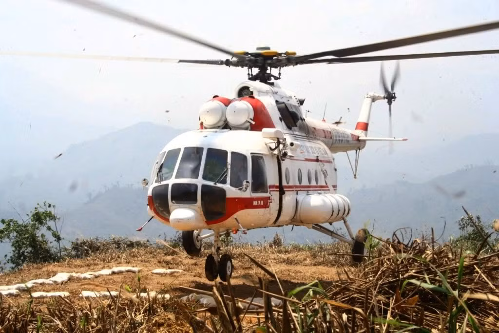 Trang bị hiện đại của Không quân Việt Nam để phục vụ nhiệm vụ bảo vệ tổ quốc, phát triển kinh tế và hỗ trợ nhân dân vùng gặp thiên tai.