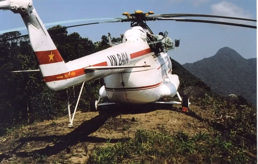 Trang bị hiện đại của Không quân Việt Nam để phục vụ nhiệm vụ bảo vệ tổ quốc, phát triển kinh tế và hỗ trợ nhân dân vùng gặp thiên tai.