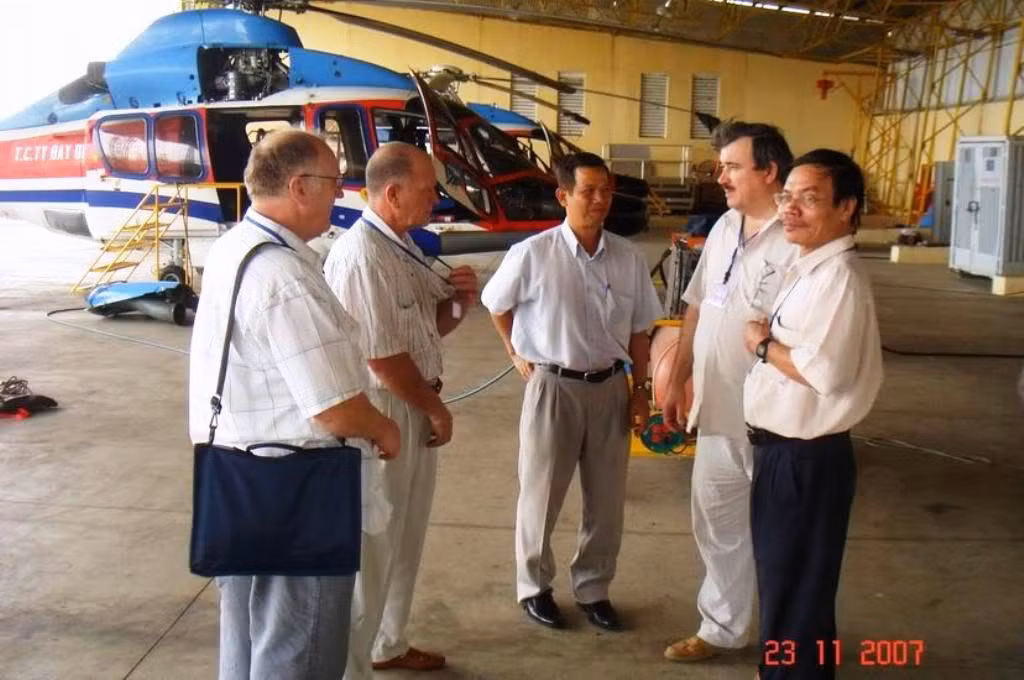 Trang bị hiện đại của Không quân Việt Nam để phục vụ nhiệm vụ bảo vệ tổ quốc, phát triển kinh tế và hỗ trợ nhân dân vùng gặp thiên tai.