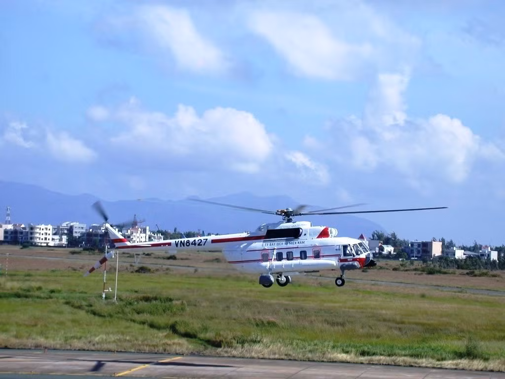 Trang bị hiện đại của Không quân Việt Nam để phục vụ nhiệm vụ bảo vệ tổ quốc, phát triển kinh tế và hỗ trợ nhân dân vùng gặp thiên tai.