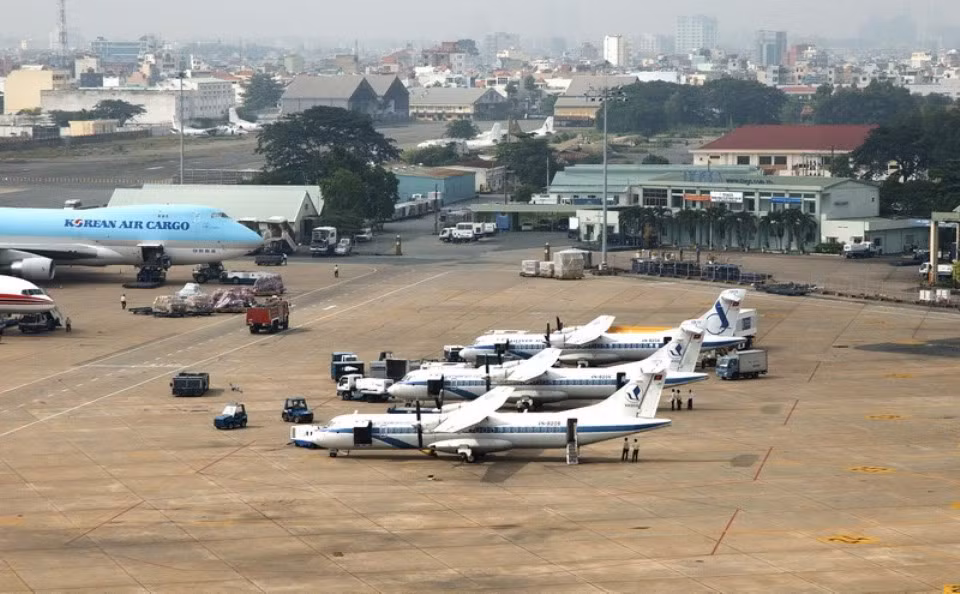Trang bị hiện đại của Không quân Việt Nam để phục vụ nhiệm vụ bảo vệ tổ quốc, phát triển kinh tế và hỗ trợ nhân dân vùng gặp thiên tai.