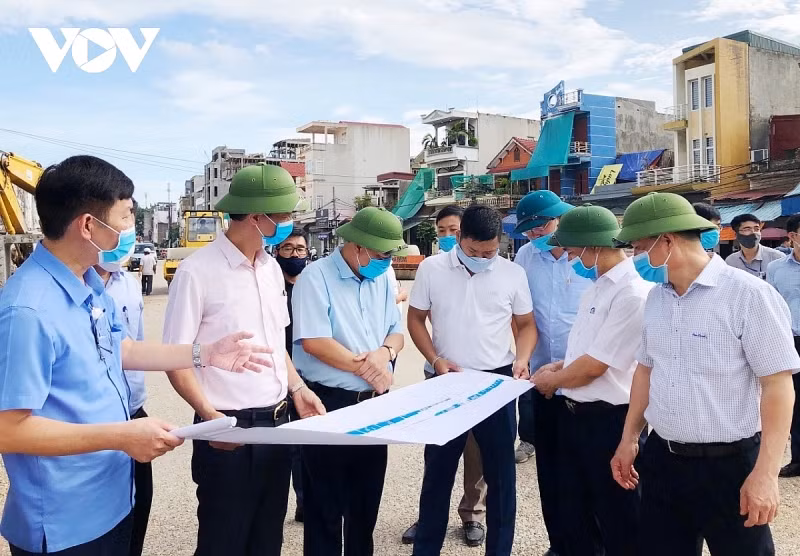 Công tác giải phóng mặt bằng, thi công công trình được chủ đầu tư và các nhà thầu gấp rút thực hiện, đảm bảo chất lượng, đúng tiến độ.