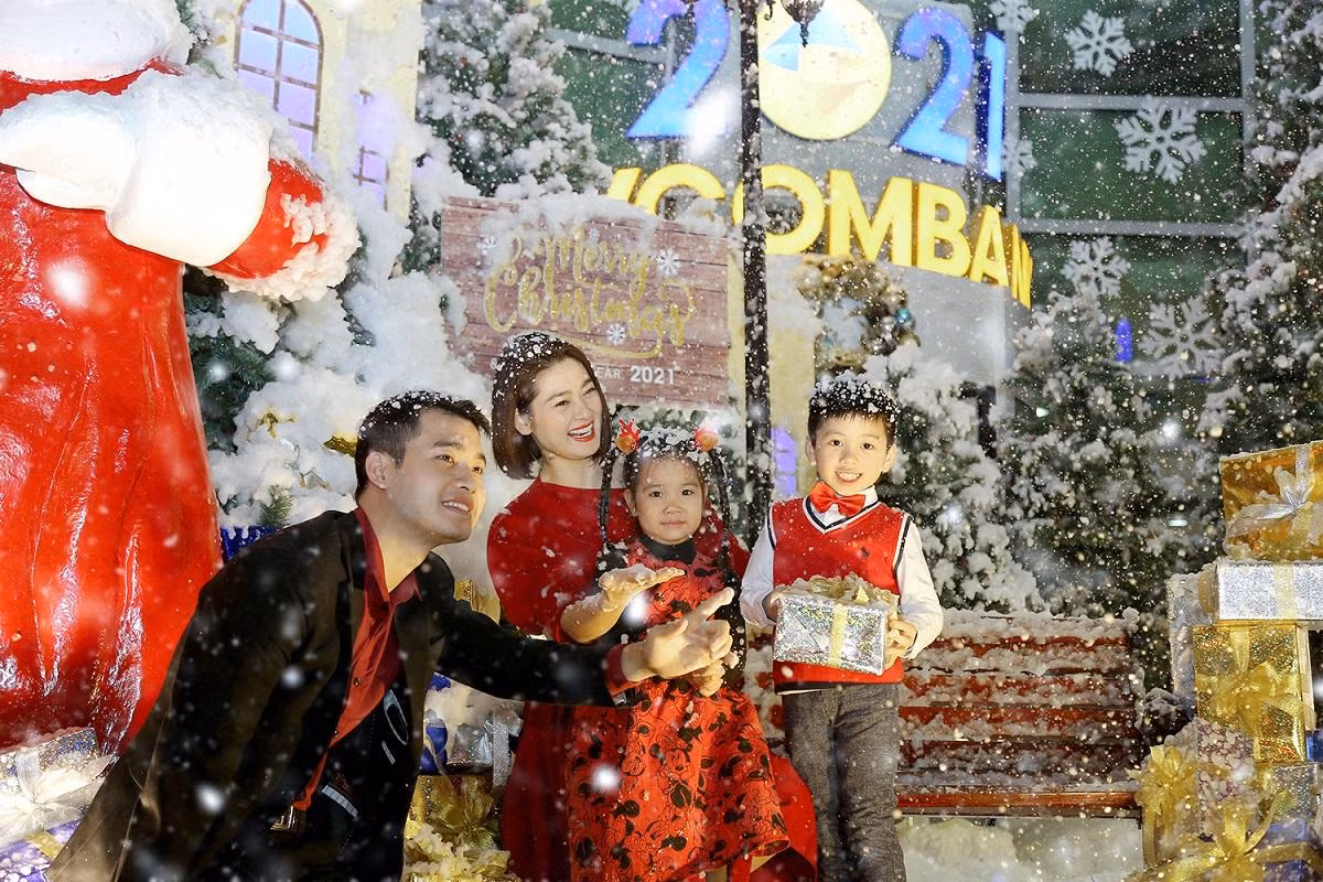 Không gian “The Polar Express” mang đến nhiều xúc cảm tới người dân Thủ đô trong ngày lễ Noel. Không gian “The Polar Express” mang đến nhiều xúc cảm tới người dân Thủ đô trong ngày lễ Noel.