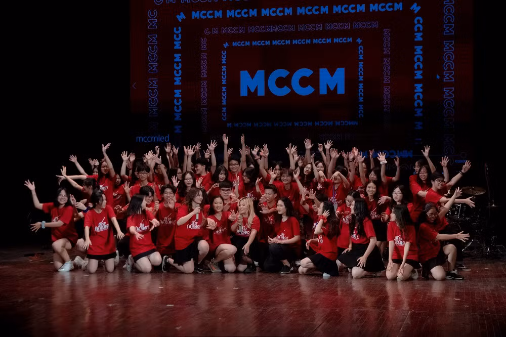 Một tiết mục của đêm nhạc Tạp Niệm. Một tiết mục của đêm nhạc Tạp Niệm.