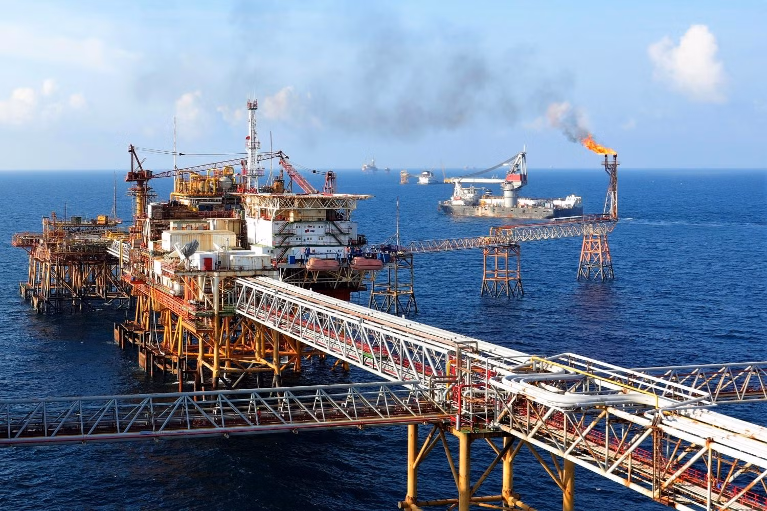 Giàn công nghệ Trung tâm số 2 mỏ Bạch Hổ Giàn công nghệ Trung tâm số 2 mỏ Bạch Hổ