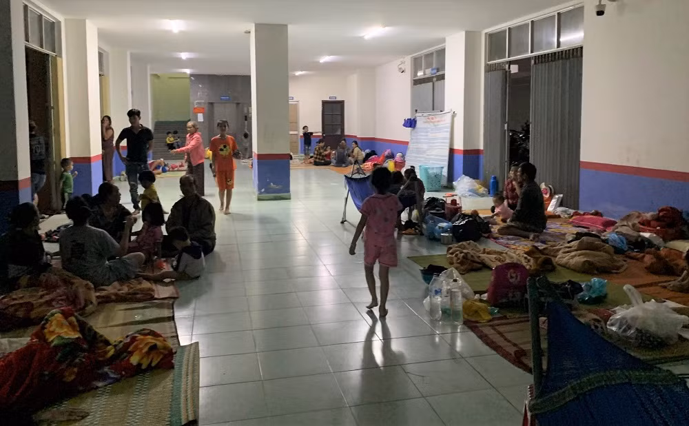 Bà con nhân dân thôn Phước Thiện (xã Bình Hải) trú bão an toàn tại Khu tập thể Vạn Tường. Bà con nhân dân thôn Phước Thiện (xã Bình Hải) trú bão an toàn tại Khu tập thể Vạn Tường.