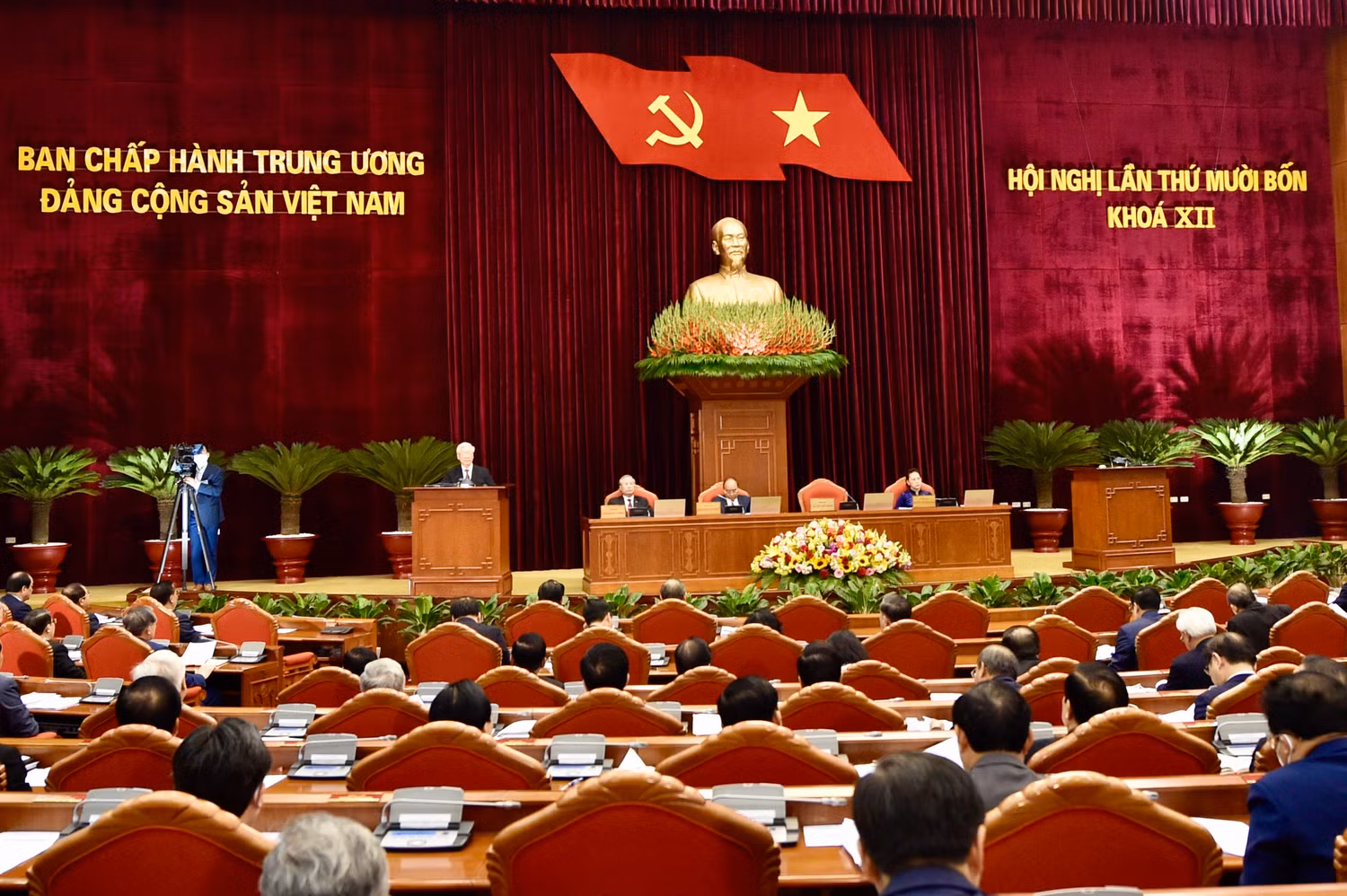 Phiên khai mạc Hội nghị Trung ương lần thứ 14. Ảnh: VGP Phiên khai mạc Hội nghị Trung ương lần thứ 14. Ảnh: VGP