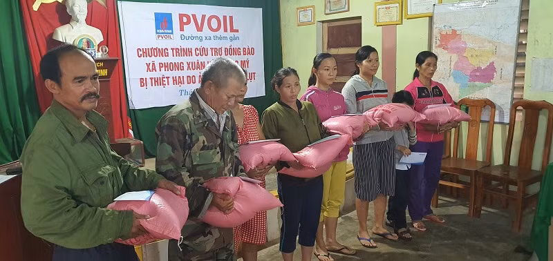 PVOIL mang quà đến với bà con xã Phong Mỹ, huyện Phong Điền, tỉnh Thừa Thiên - Huế.