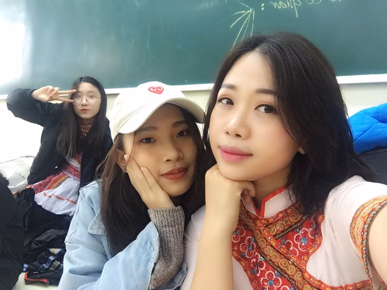 Cô Nguyễn Hiền Lương vừa dạy học, vừa làm công tác tư vấn tâm lý cho học sinh (Ảnh: Nhân vật cung cấp) Cô Nguyễn Hiền Lương vừa dạy học, vừa làm công tác tư vấn tâm lý cho học sinh (Ảnh: Nhân vật cung cấp)