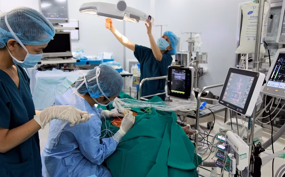 Vinmec nghiên cứu kỹ thuật gây tê mặt phẳng cơ dựng sống (ESP) trong mổ tim hở nhằm xây dựng chiến lược điều trị bệnh tim tốt nhất, kiểm soát hiệu quả cơn đau cho người bệnh. Vinmec nghiên cứu kỹ thuật gây tê mặt phẳng cơ dựng sống (ESP) trong mổ tim hở nhằm xây dựng chiến lược điều trị bệnh tim tốt nhất, kiểm soát hiệu quả cơn đau cho người bệnh.