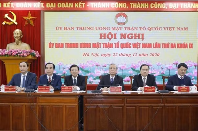 Các đồng chí chủ trì Hội nghị.