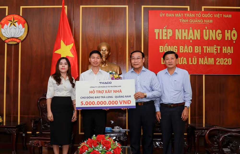THACO đã dành 5 tỷ đồng để xây dựng lại ngôi làng cho đồng bào xã Trà Leng, huyện Nam Trà My, tỉnh Quảng Nam bị sập nhà do sạt lở đất. THACO đã dành 5 tỷ đồng để xây dựng lại ngôi làng cho đồng bào xã Trà Leng, huyện Nam Trà My, tỉnh Quảng Nam bị sập nhà do sạt lở đất.