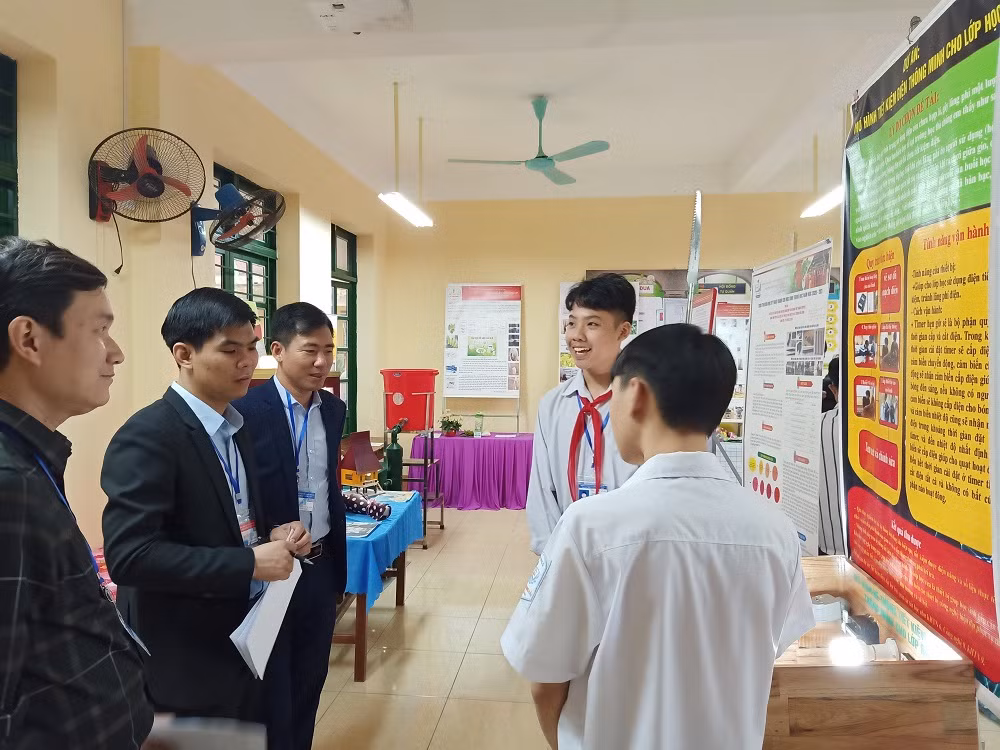 Kết thúc cuộc thi, Ban tổ chức đã trao 38 giải nhất, nhì, ba, tư cho các dự án tham gia. (Ảnh: Bùi Phúc) Kết thúc cuộc thi, Ban tổ chức đã trao 38 giải nhất, nhì, ba, tư cho các dự án tham gia. (Ảnh: Bùi Phúc)