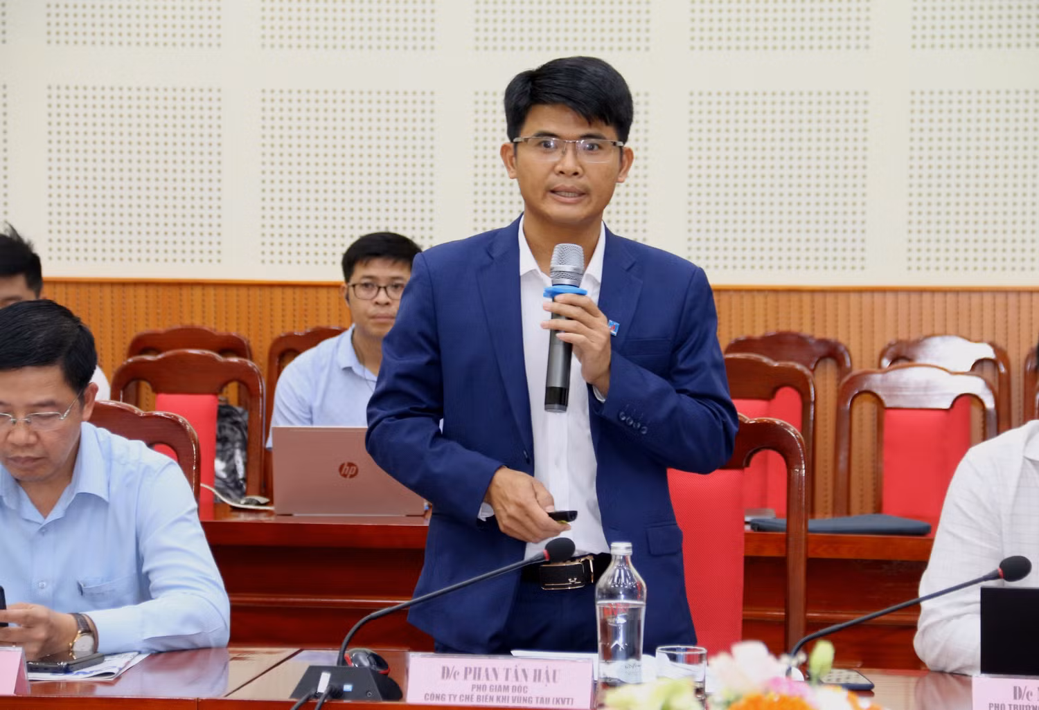 Ông Phan Tấn Hậu - Phó Giám đốc Công ty Chế biến Khí Vũng Tàu phát biểu tại tọa đàm.